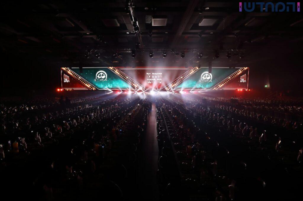 מה חיפשו 12,000 חסידים יום אחרי יום באולמי אווניו?