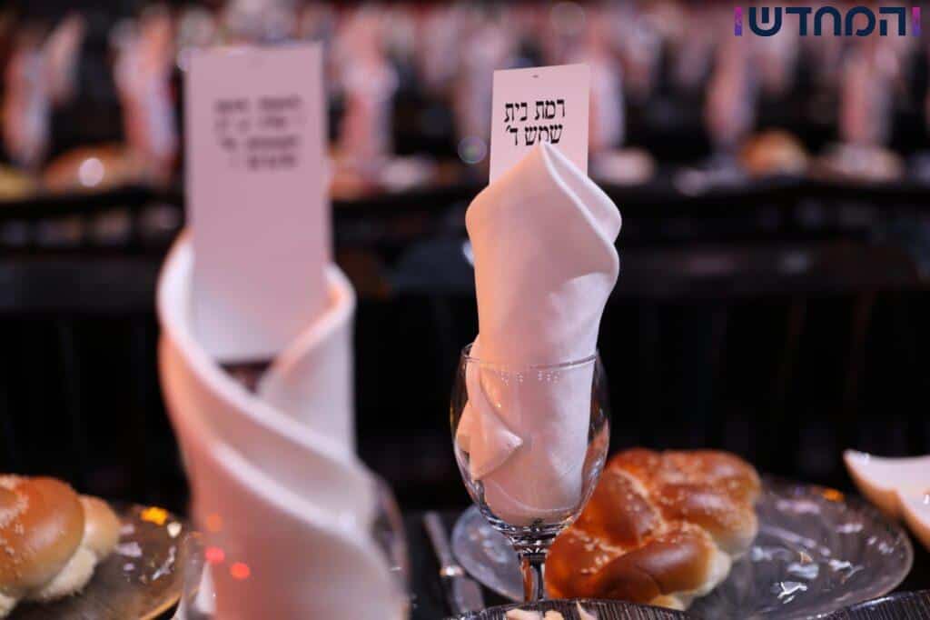 מה חיפשו 12,000 חסידים יום אחרי יום באולמי אווניו?