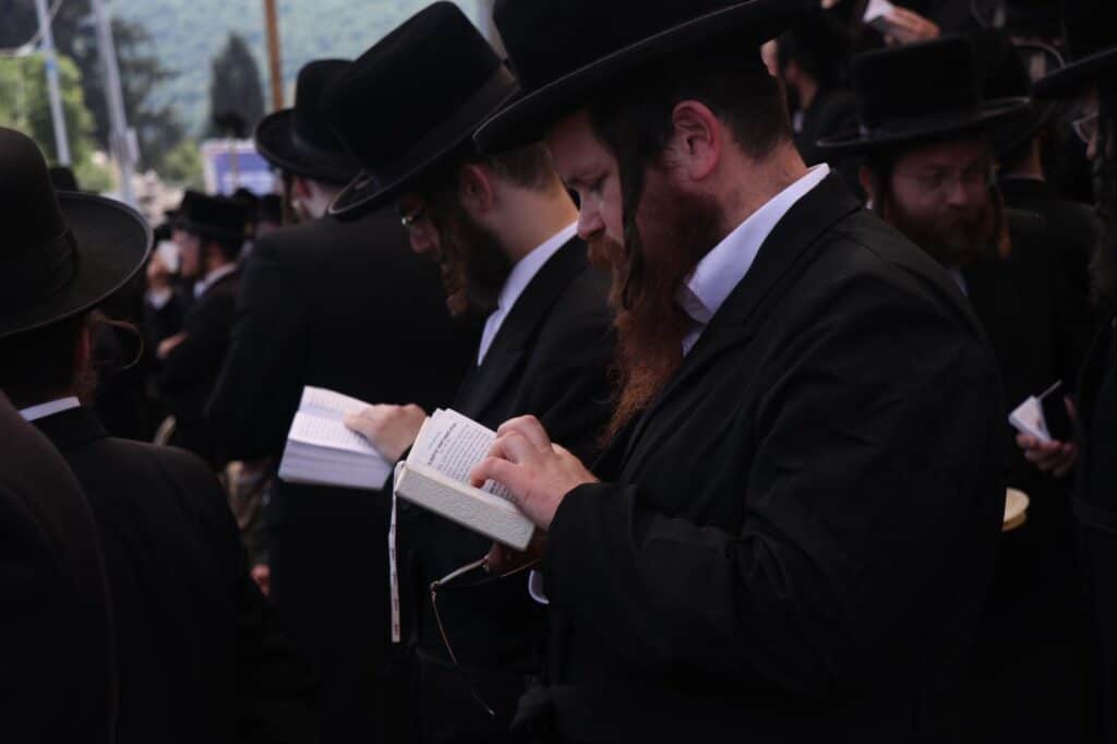 גלריה: האדמו״ר מדז׳יקוב הדליק בהר מירון