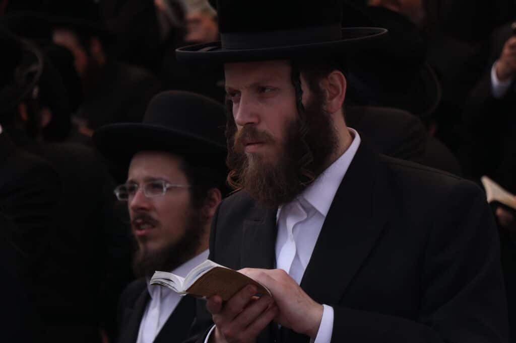 גלריה: האדמו״ר מדז׳יקוב הדליק בהר מירון