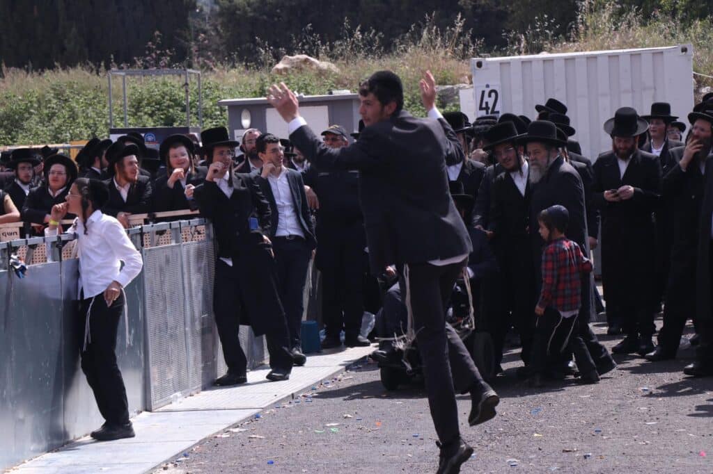 גלריה: האדמו״ר מדז׳יקוב הדליק בהר מירון