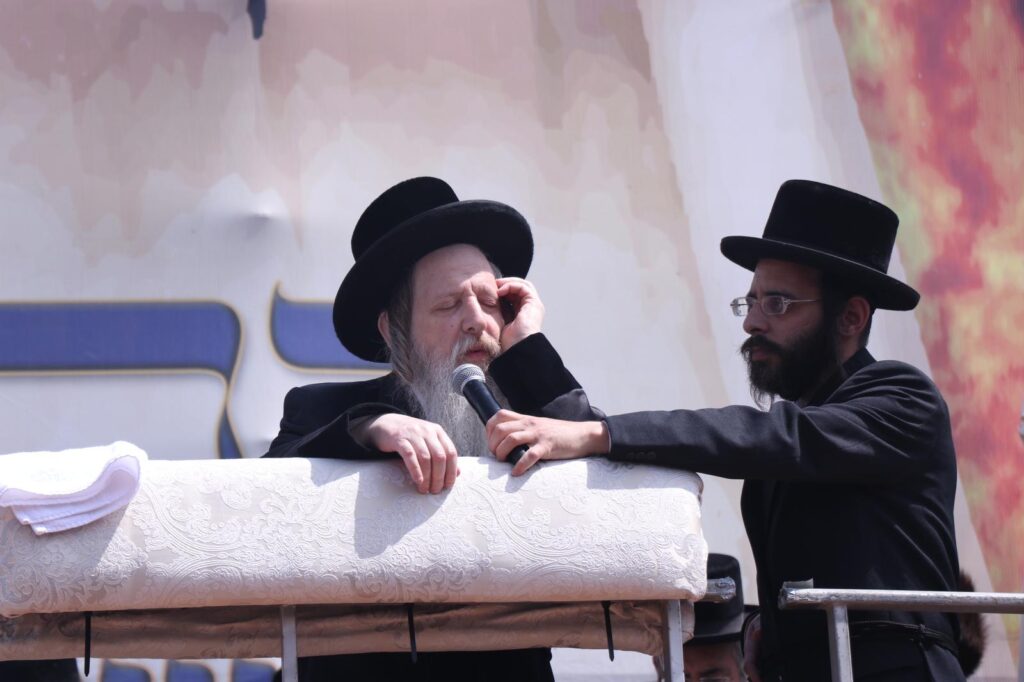 גלריה: האדמו״ר מדז׳יקוב הדליק בהר מירון