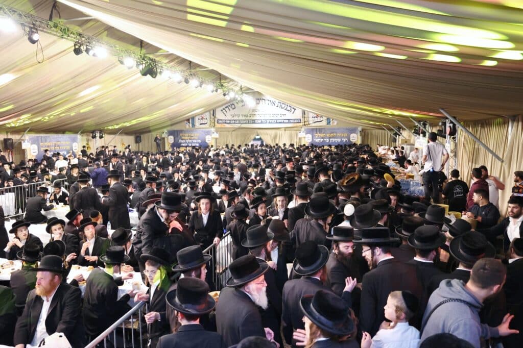 רבבות לקחו חלק בסעודת ההילולא הגדולה בעולם
