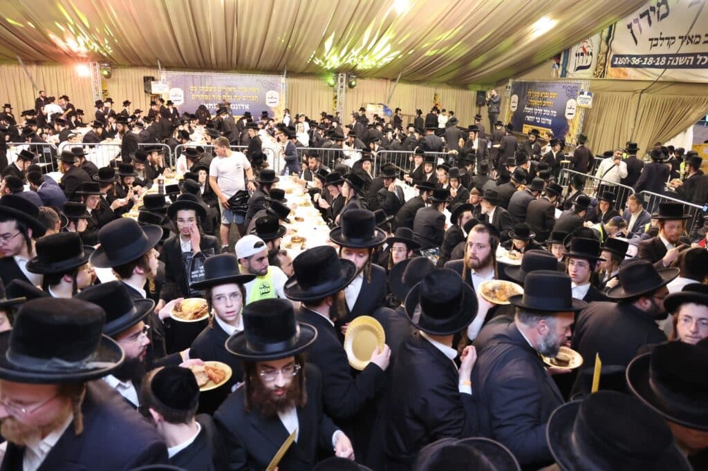 רבבות לקחו חלק בסעודת ההילולא הגדולה בעולם