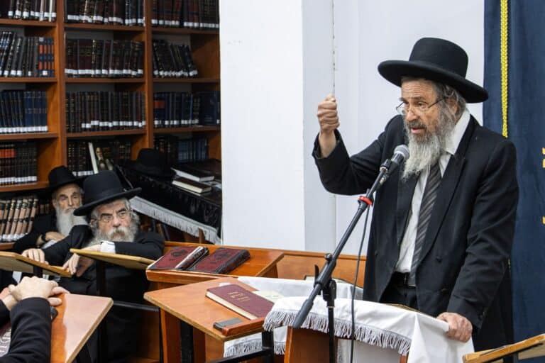 גלריה: ראש ישיבת חברון מסר שיחה בפני אברכי הכוללים