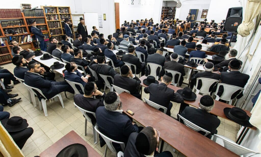 גלריה: ראש ישיבת חברון מסר שיחה בפני אברכי הכוללים