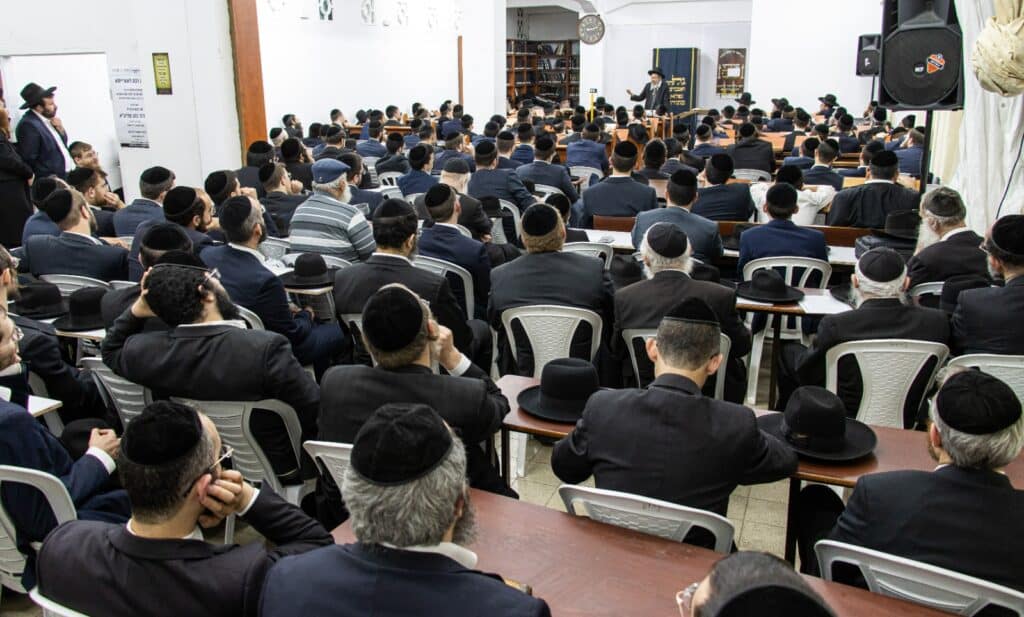 גלריה: ראש ישיבת חברון מסר שיחה בפני אברכי הכוללים