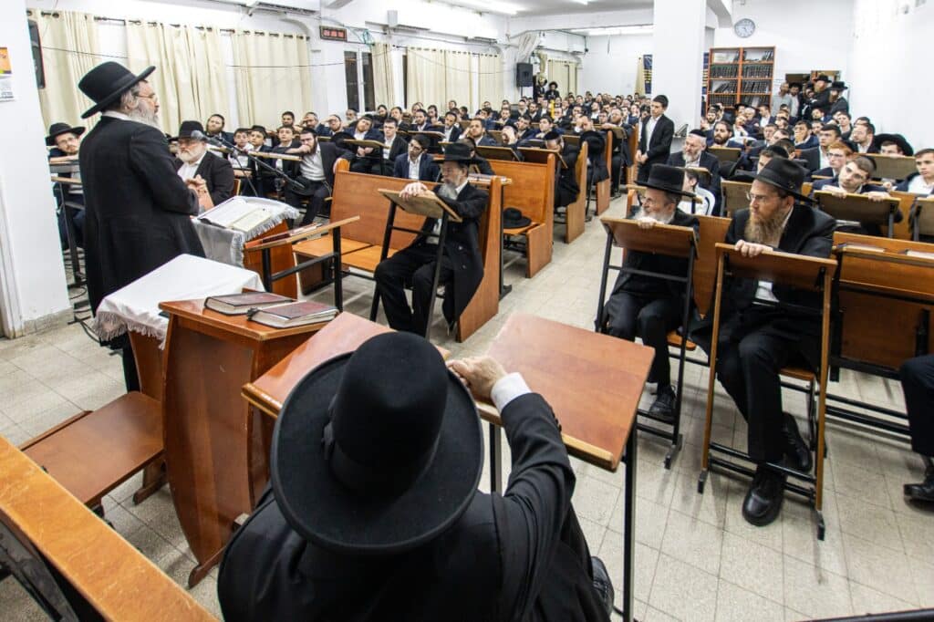 גלריה: ראש ישיבת חברון מסר שיחה בפני אברכי הכוללים