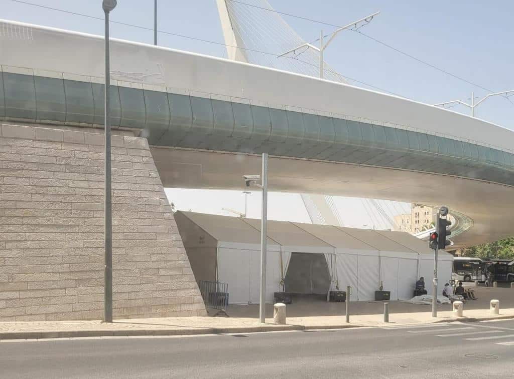 לנוחות הצועדים לכותל: אוהלי נוחות ברחבי ירושלים