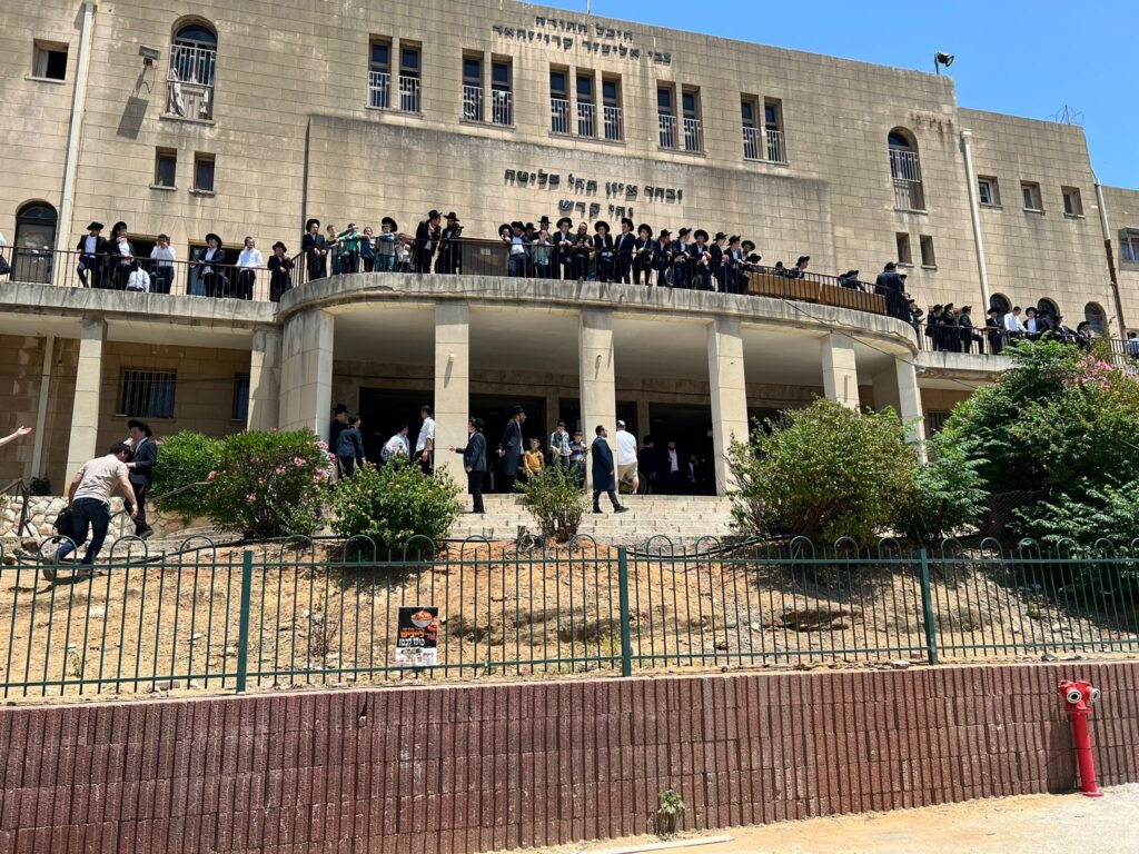 מתקשים להיפרד: תם מסע הלווייתו של מרן ראש הישיבה