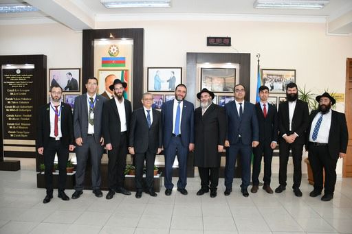 השר מש"ס ביקר בבית הספר במדינה המוסלמית