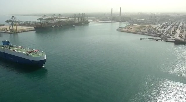התרגשות בנמל אשדוד: אוניית הענק עגנה לראשונה - צפו