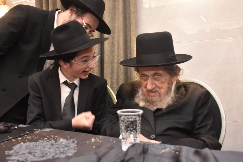 הגר"ד לנדאו הלך לבר מצווה של הנין