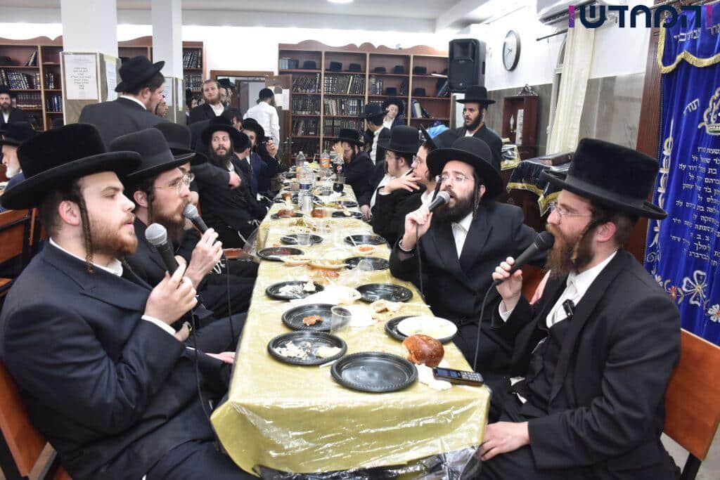 הרבי חגג עם הנכד: בר מצווה בחצרות טריסק - הארנאסטייפאל