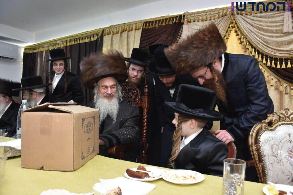 הרבי חגג עם הנכד: בר מצווה בחצרות טריסק - הארנאסטייפאל
