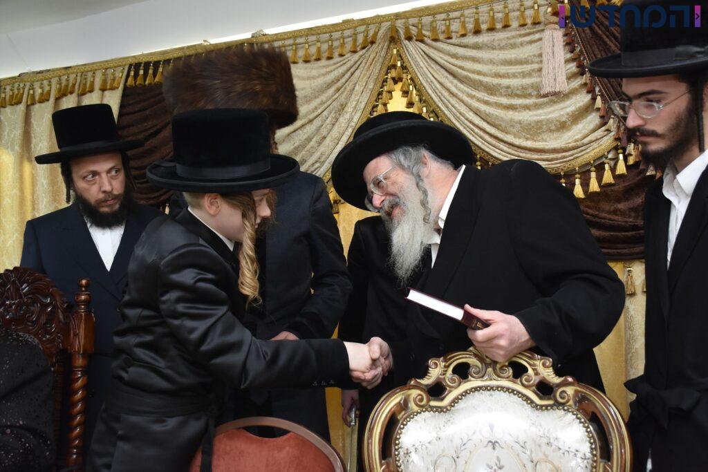 הרבי חגג עם הנכד: בר מצווה בחצרות טריסק - הארנאסטייפאל