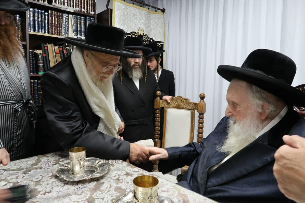 בדרך לאוסטריה: האדמו"ר מתולדות אהרון ביקש ברכה מהראב"ד