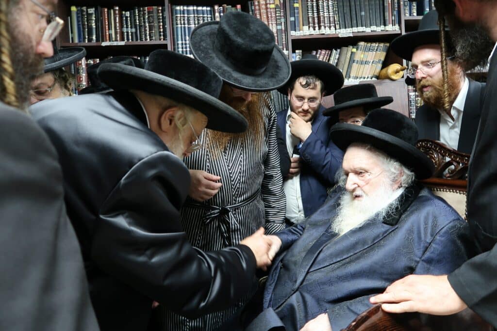 בדרך לאוסטריה: האדמו"ר מתולדות אהרון ביקש ברכה מהראב"ד