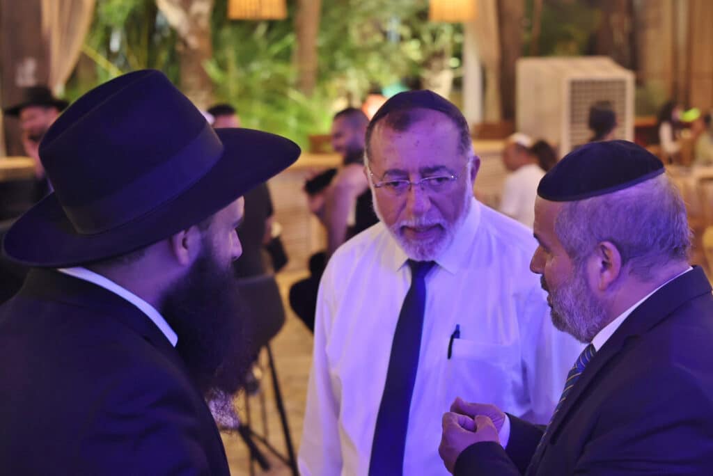 במעמד 300 גבאים: הגר"צ בוארון הוכתר לרב העדה