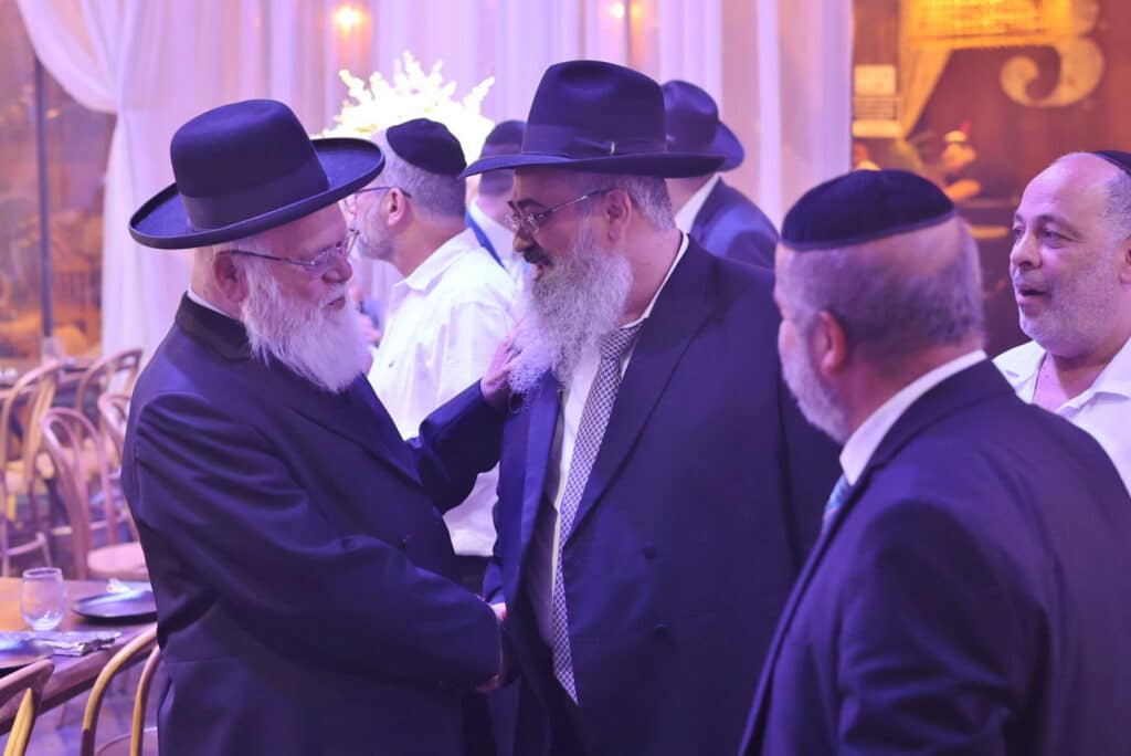 במעמד 300 גבאים: הגר"צ בוארון הוכתר לרב העדה