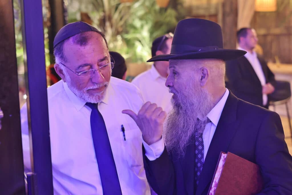 במעמד 300 גבאים: הגר"צ בוארון הוכתר לרב העדה