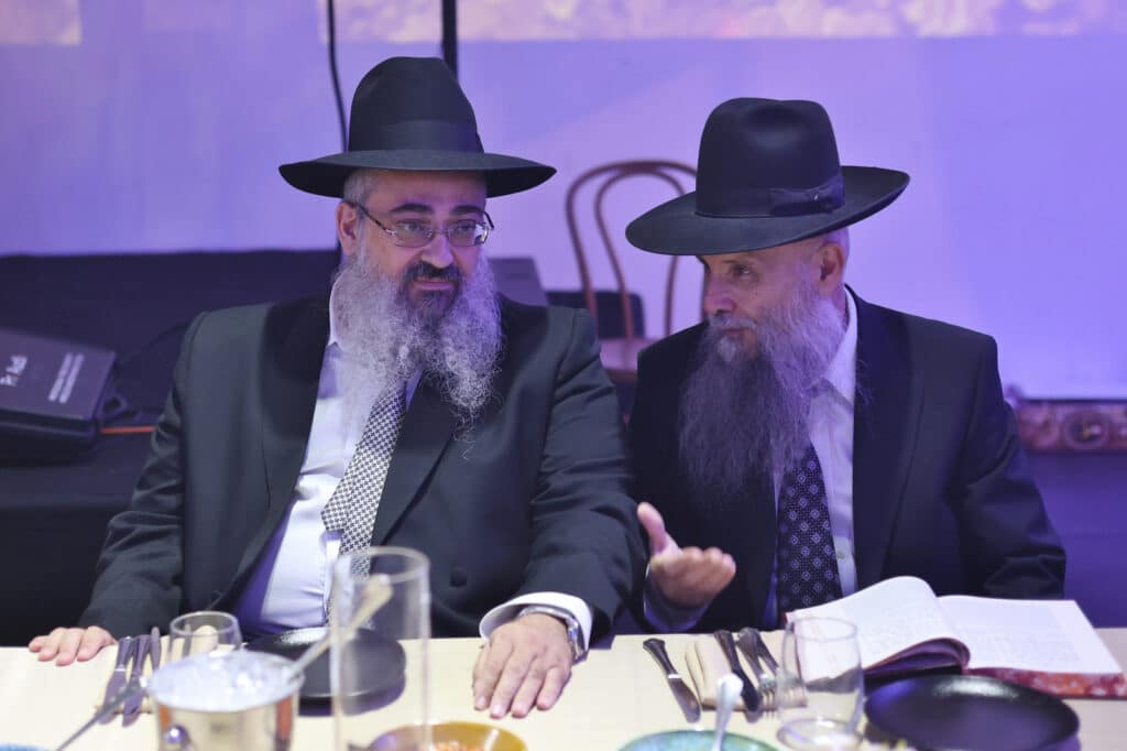 במעמד 300 גבאים: הגר"צ בוארון הוכתר לרב העדה