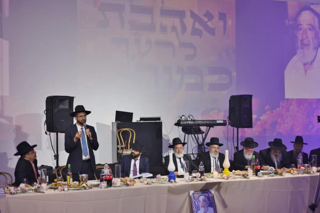 במעמד 300 גבאים: הגר"צ בוארון הוכתר לרב העדה