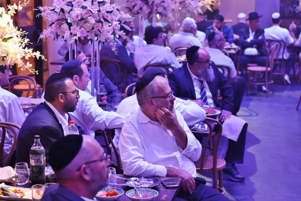 במעמד 300 גבאים: הגר"צ בוארון הוכתר לרב העדה