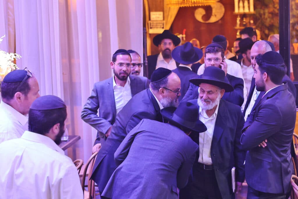 במעמד 300 גבאים: הגר"צ בוארון הוכתר לרב העדה