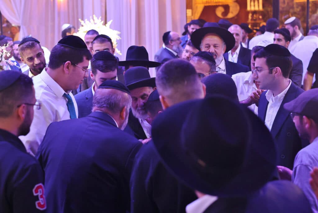 במעמד 300 גבאים: הגר"צ בוארון הוכתר לרב העדה