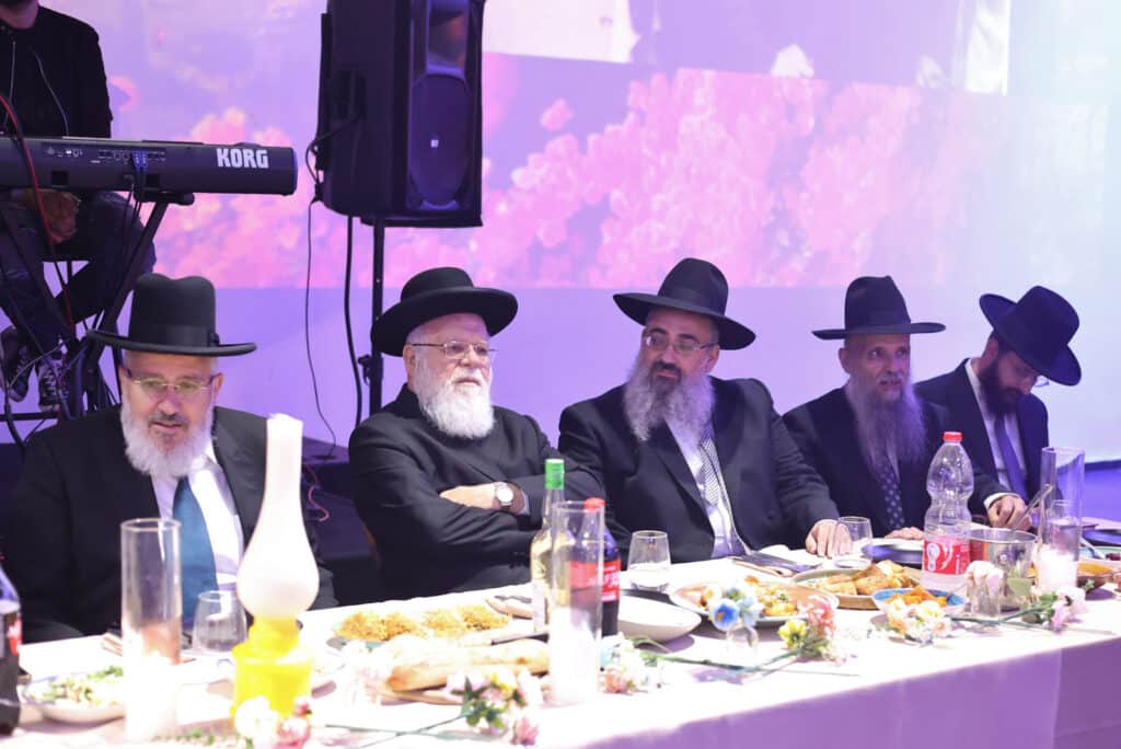 במעמד 300 גבאים: הגר"צ בוארון הוכתר לרב העדה