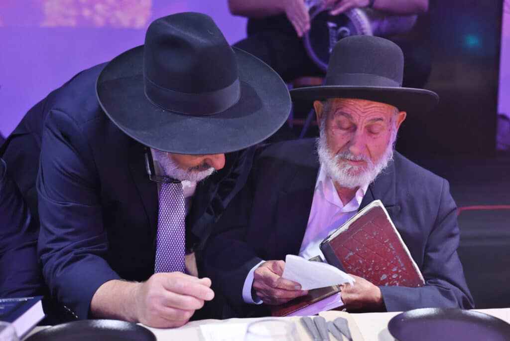 במעמד 300 גבאים: הגר"צ בוארון הוכתר לרב העדה