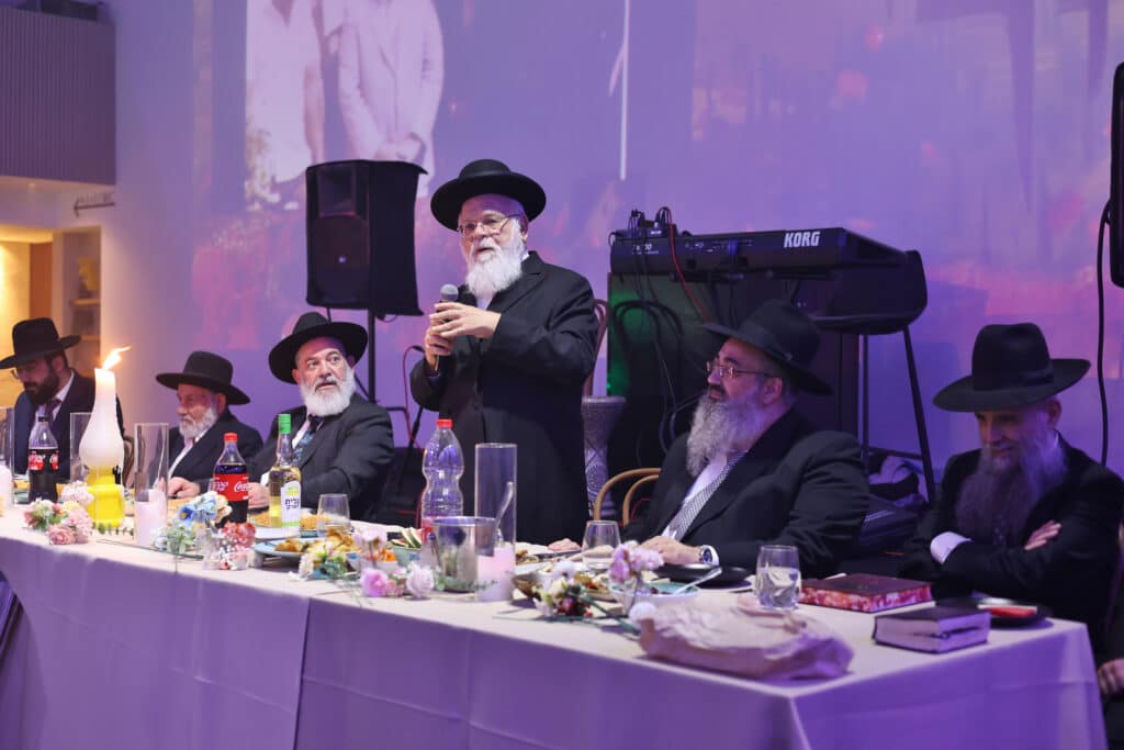 במעמד 300 גבאים: הגר"צ בוארון הוכתר לרב העדה