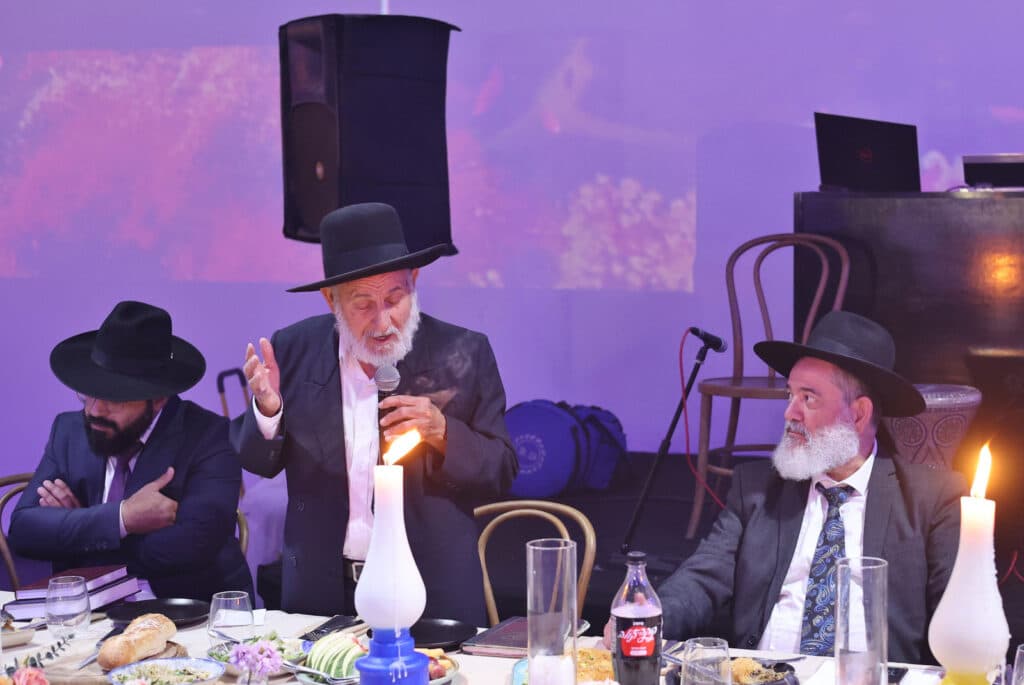 במעמד 300 גבאים: הגר"צ בוארון הוכתר לרב העדה