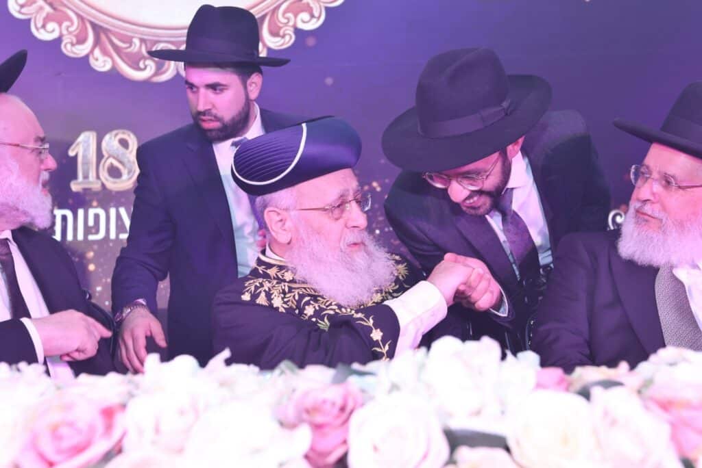 גדולי התורה באו להוקיר את בני התורה • גלריה