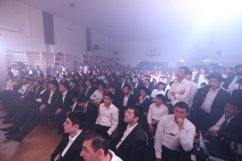 גדולי התורה באו להוקיר את בני התורה • גלריה