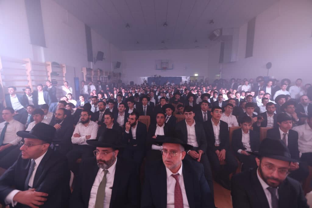 גדולי התורה באו להוקיר את בני התורה • גלריה