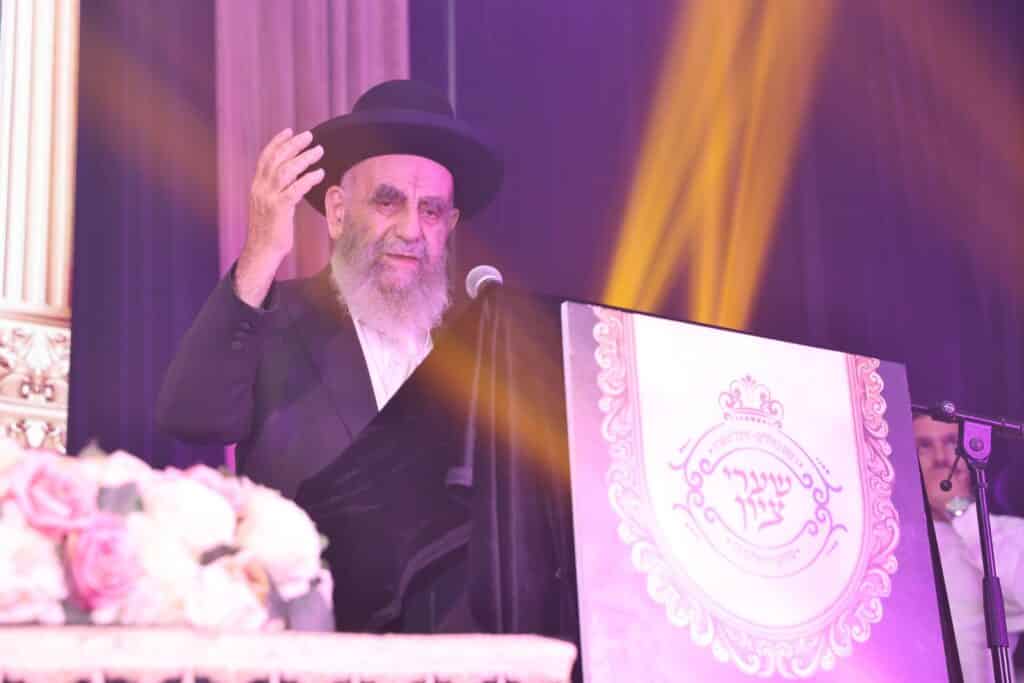 גדולי התורה באו להוקיר את בני התורה • גלריה