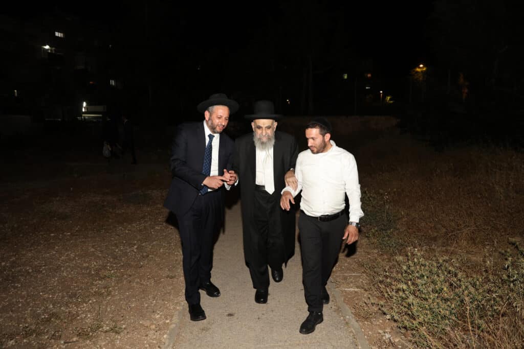 גדולי התורה באו להוקיר את בני התורה • גלריה