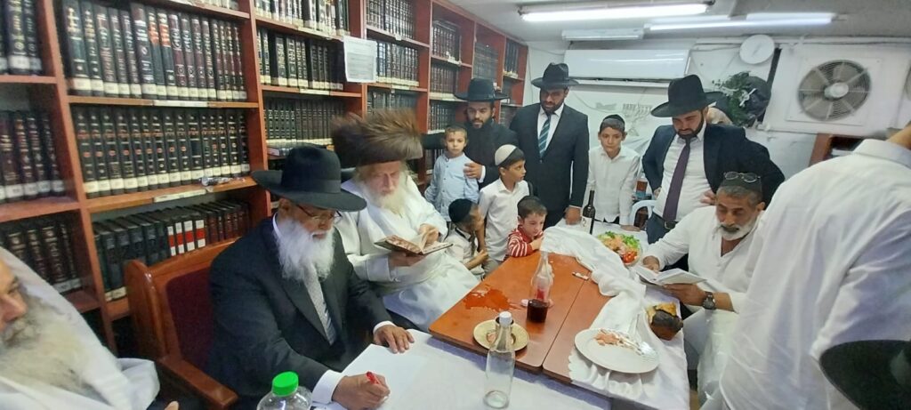 האדמו"ר ממבקשי אמונה שבת בנס ציונה