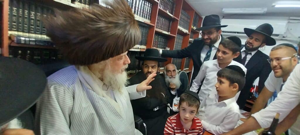 האדמו"ר ממבקשי אמונה שבת בנס ציונה