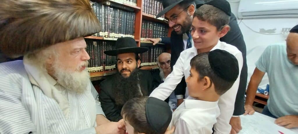 האדמו"ר ממבקשי אמונה שבת בנס ציונה