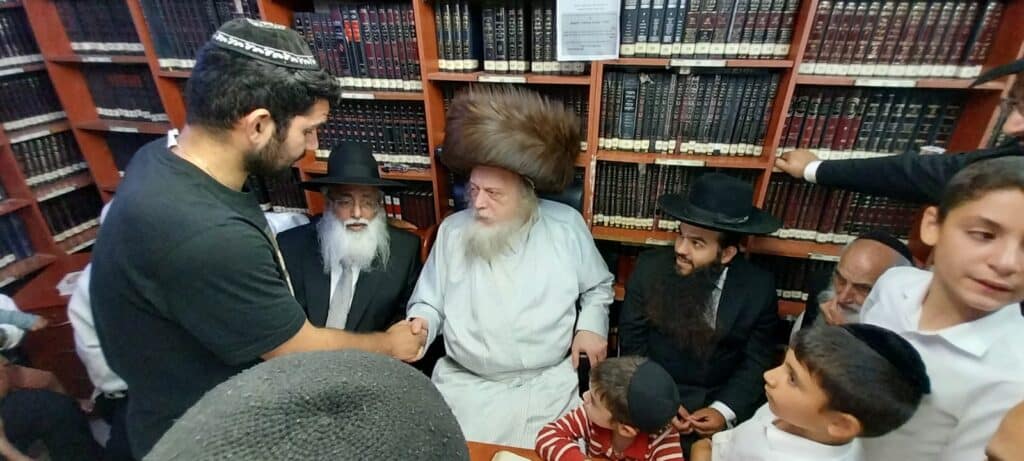 האדמו"ר ממבקשי אמונה שבת בנס ציונה