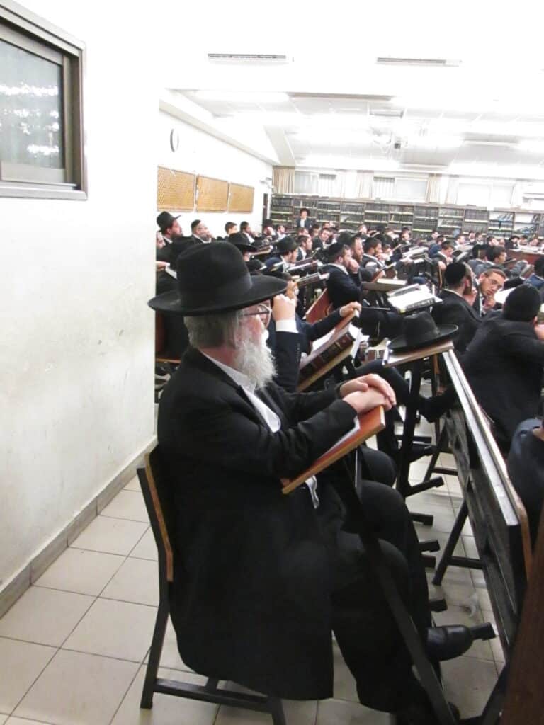 צפו בגלריה: ב-'קרית מלך' ספדו לנשיא הישיבה צפו בגלריה: ב-'קרית מלך' ספדו לנשיא הישיבה