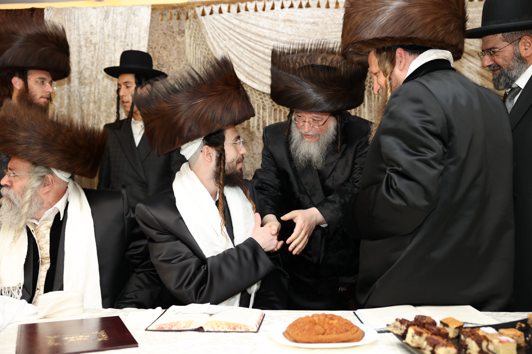 גלריה: בראחוב חגגו את שמחת נישואי בן האדמו"ר