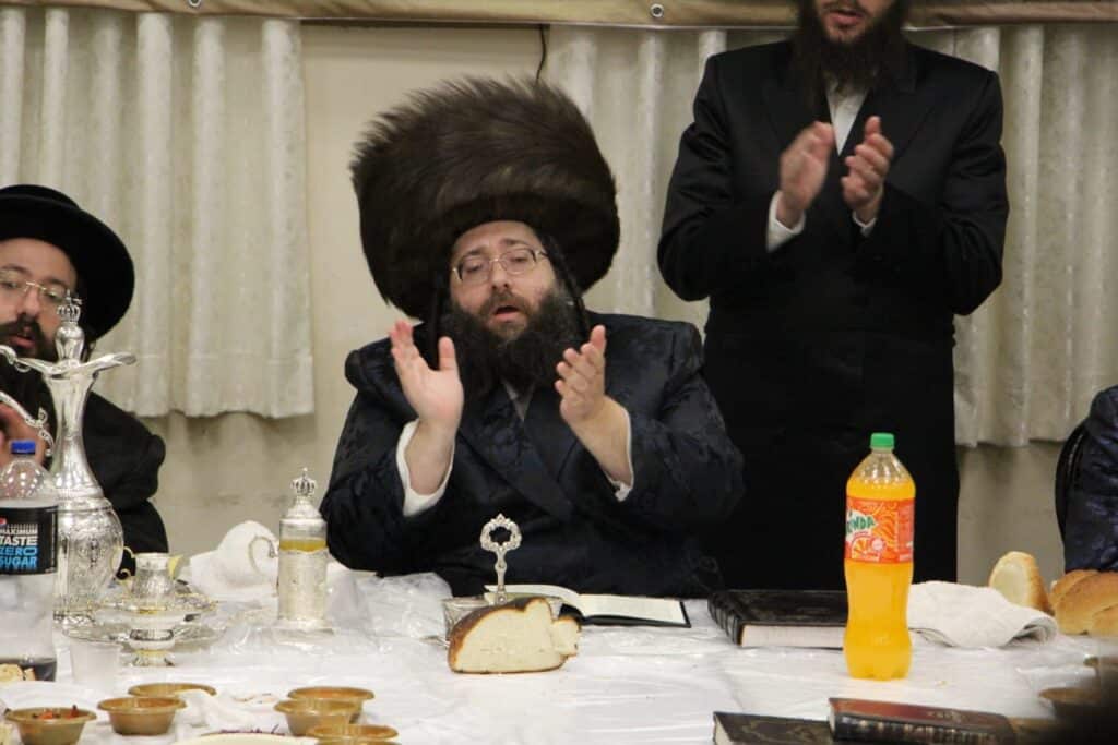 לקראת שמחת נישואיו: האדמו"ר התחדש בשטריימל