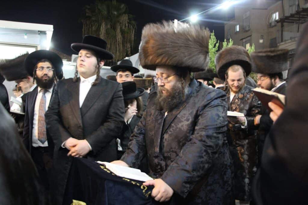 לקראת שמחת נישואיו: האדמו"ר התחדש בשטריימל