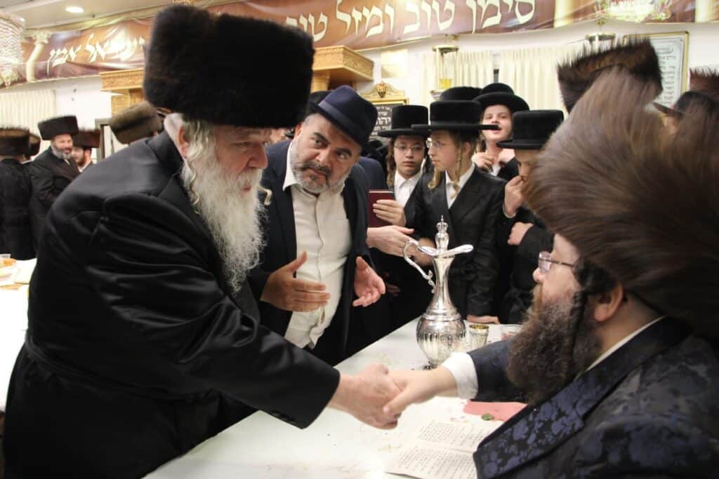 לקראת שמחת נישואיו: האדמו"ר התחדש בשטריימל