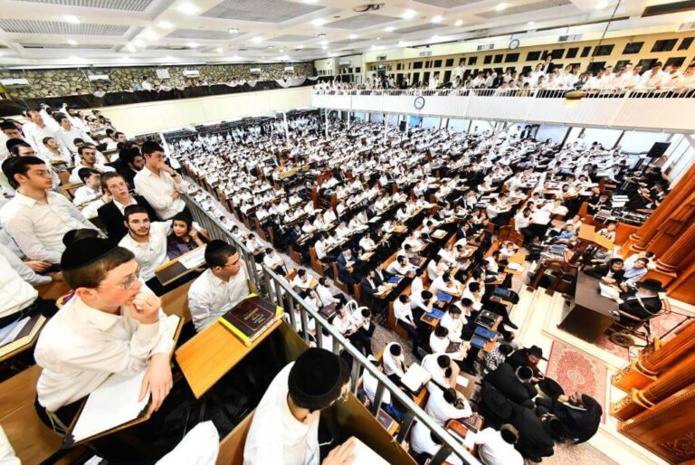 בפונביז' ספדו לרשכבה"ג מרן הגרי"ג זצוק"ל