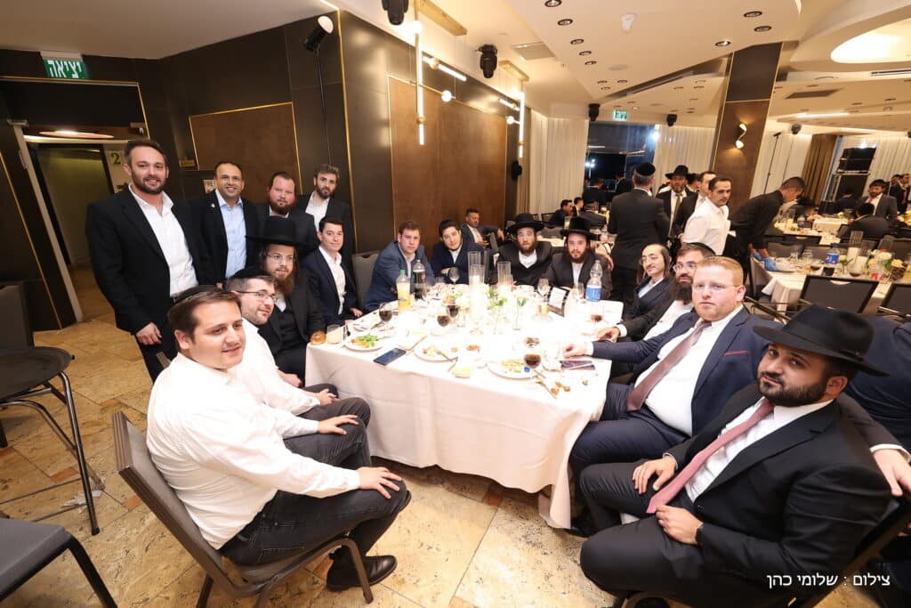 העיתונאי החרדי התחתן, כולם התייצבו